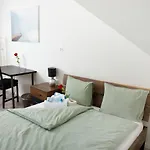 Rustico - Simple -- Olma Messen & Autobahn 1 Min, Hsg 6 Min, Spital 7min, Guenstige Parkplaetze Проживание в семье Санкт-Галлен