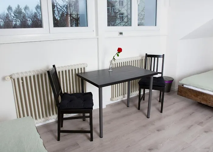 Rustico - Simple -- Olma Messen & Autobahn 1 Min, Hsg 6 Min, Spital 7min, Guenstige Parkplaetze *