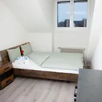 Rustico - Simple -- Olma Messen & Autobahn 1 Min, Hsg 6 Min, Spital 7min, Guenstige Parkplaetze *