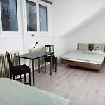 Rum i privatbostad Rustico - Simple -- Olma Messen & Autobahn 1 Min, Hsg 6 Min, Spital 7min, Guenstige Parkplaetze St. Gallen